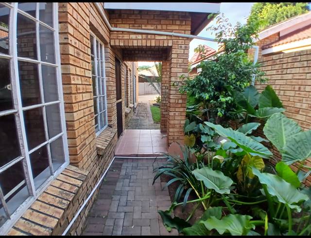 4 BEDROOM HOUSE FOR SALE IN BO-DORP